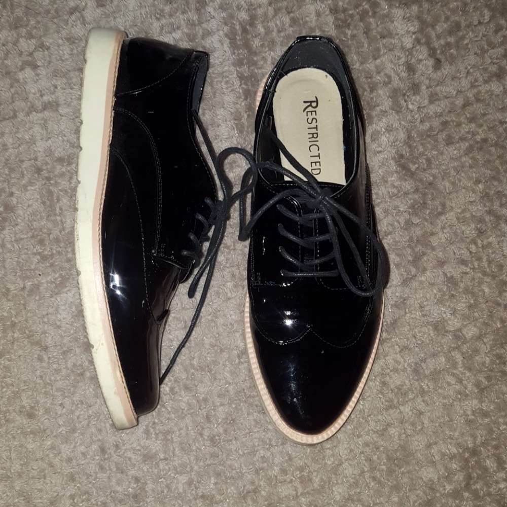 Black women's oxford shoes